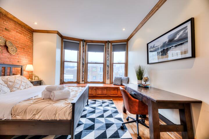 Montreal’s Grande Prestige! Big Groups & Nightlife gallery image 5