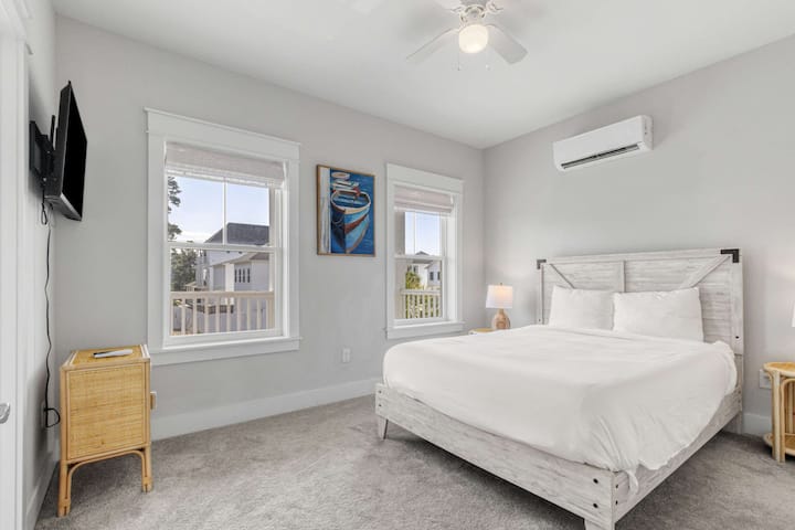 Спалня 2: двойно легло, втори етаж, самостоятелна баня