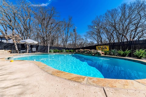 Dome Manor | 2 Game Rooms + Hot tub + Pool