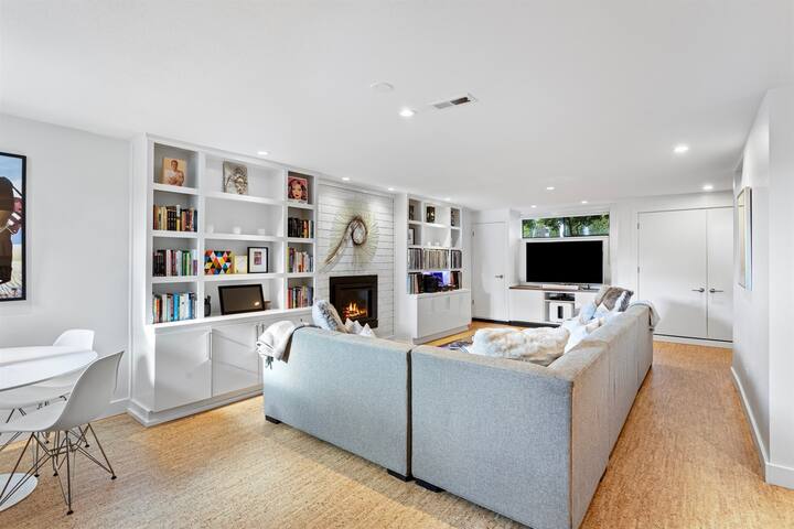 Serene Mid-Century Escape –Sauna + Stunning Spaces gallery image 3