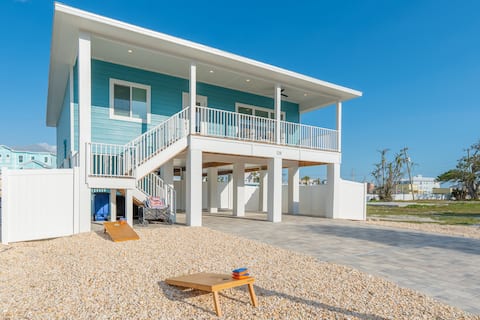 Private Pool, Steps to Beach - Betty's Beach House