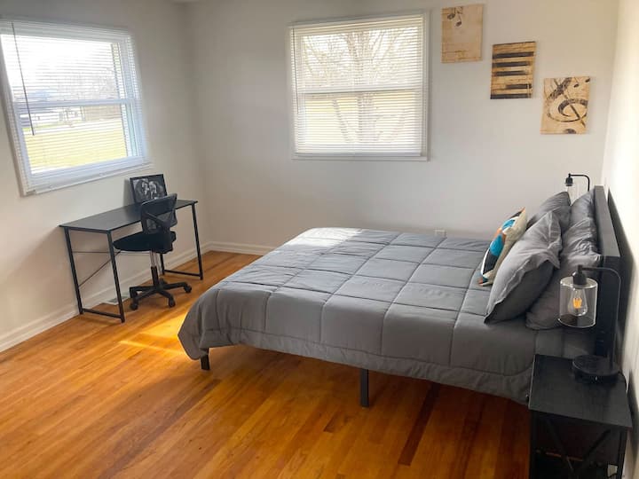 Спална соба 1 Брачен кревет (широк 180 - 200 см) и