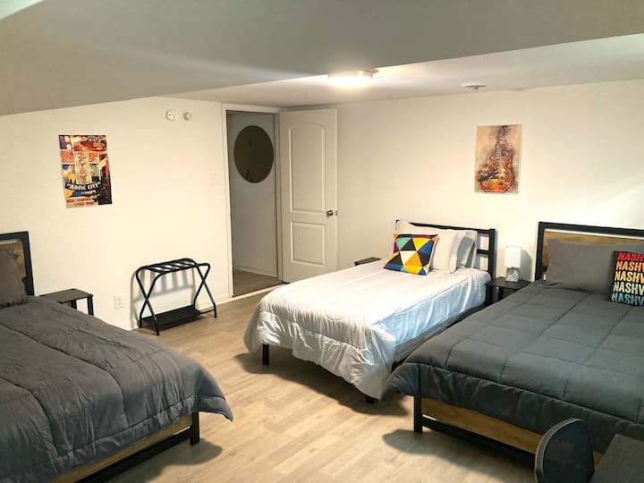 Спална соба 3, два брачни кревета и брачен кревет (широк 180-220