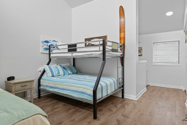 תוספת חדשה, מיטת קומותיים