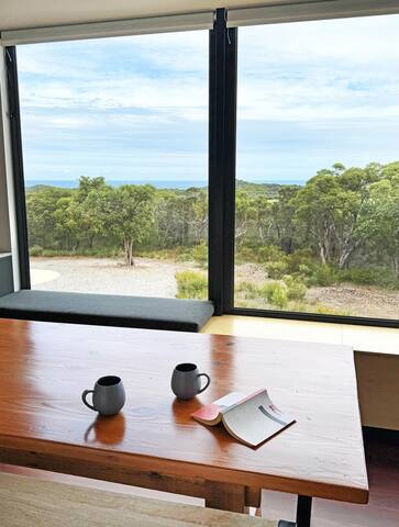 Lights Lookout: Elevated home, expansive sea views gallery image 2