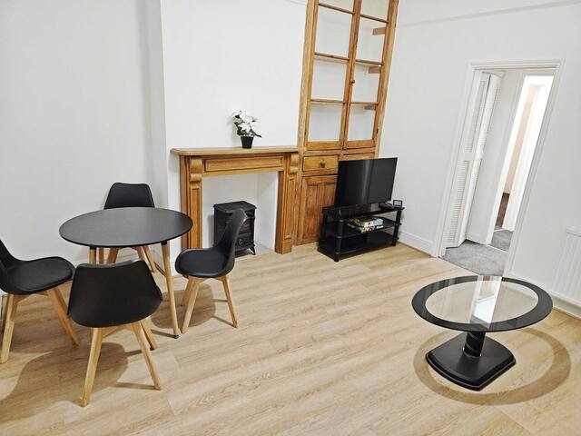 Comfy 3-Bed Home in Redfield – Near City Centre gallery image 2