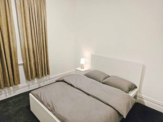 Comfy 3-Bed Home in Redfield – Near City Centre gallery image 5