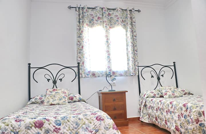 67b592393eef20f07b1e856d