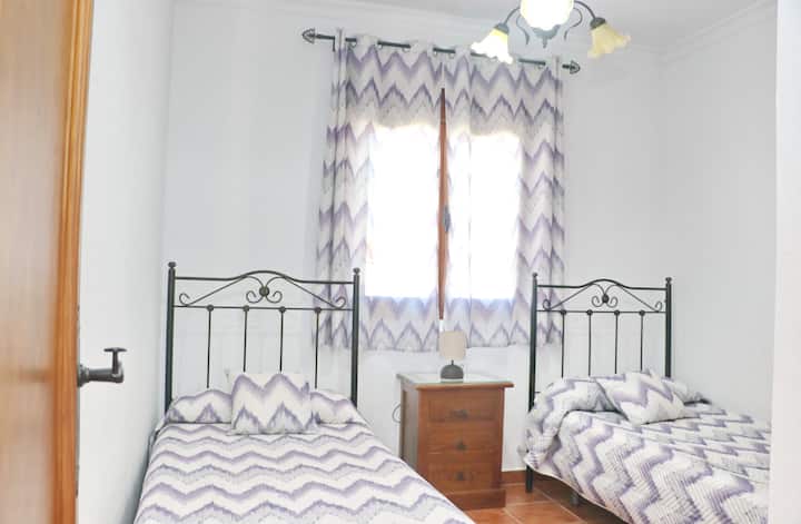 67b592393eef20f07b1e8572