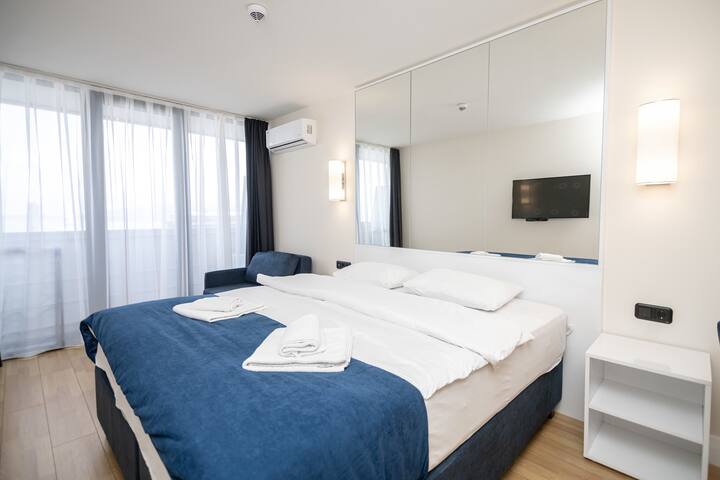 Esta sección tipo estudio del alojamiento es ideal para parejas o viajeros solitarios.