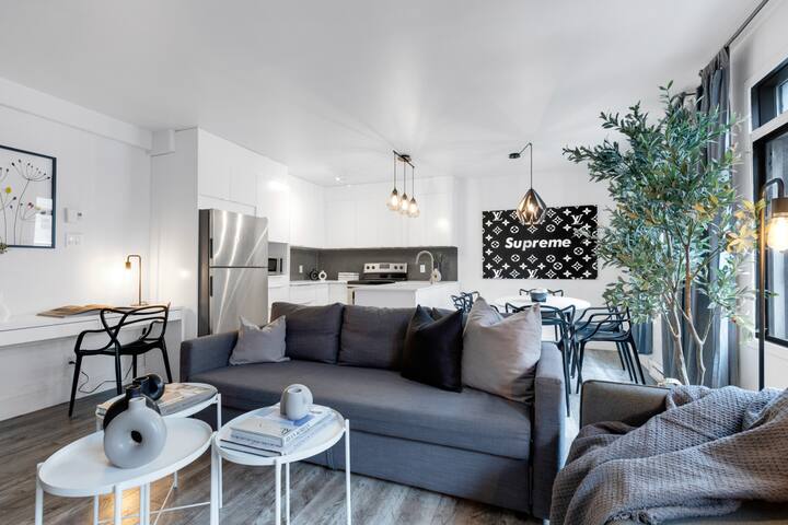 LiV MTL Urban-2 | Spacious 2BR Deluxe Downtown MTL gallery image 2