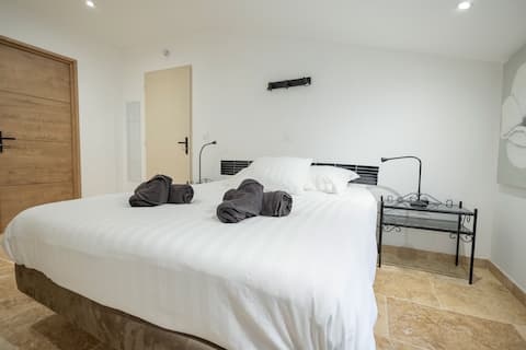 Family room (5 people) bookable as a double