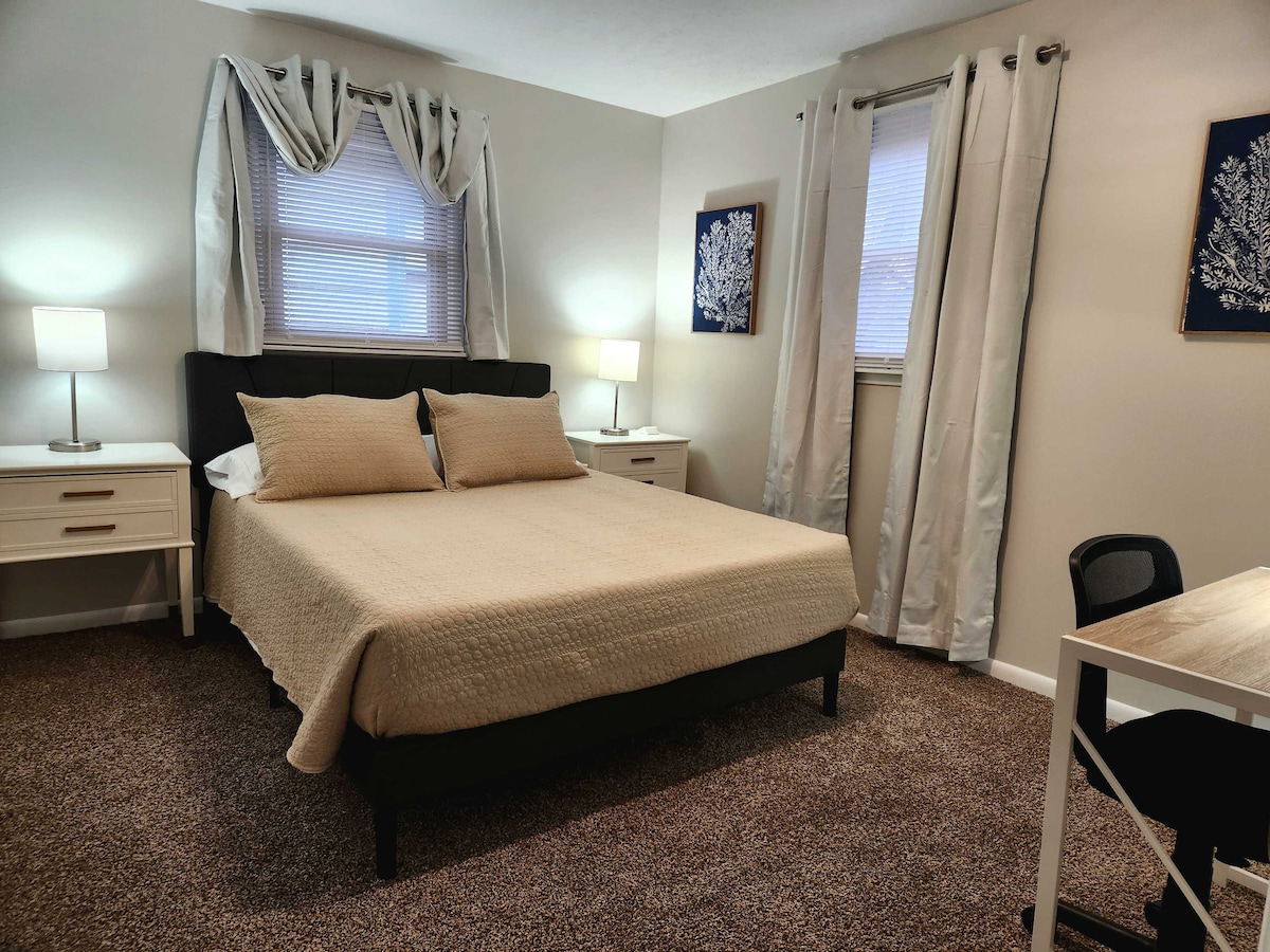 Dhomë gjumi 2 w/krevat dhe tavolinë pune me madhësi dopio "queen"