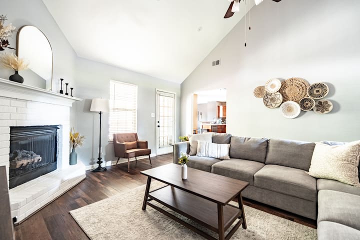 Family & Pet Friendly Oasis - Backyard - Patio - Southaven, MS