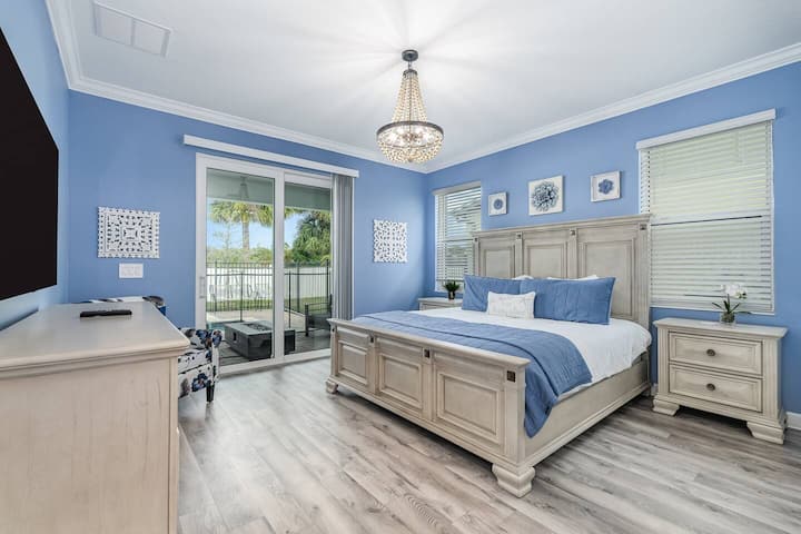 Dhoma kryesore e gjumit (kati i parë)