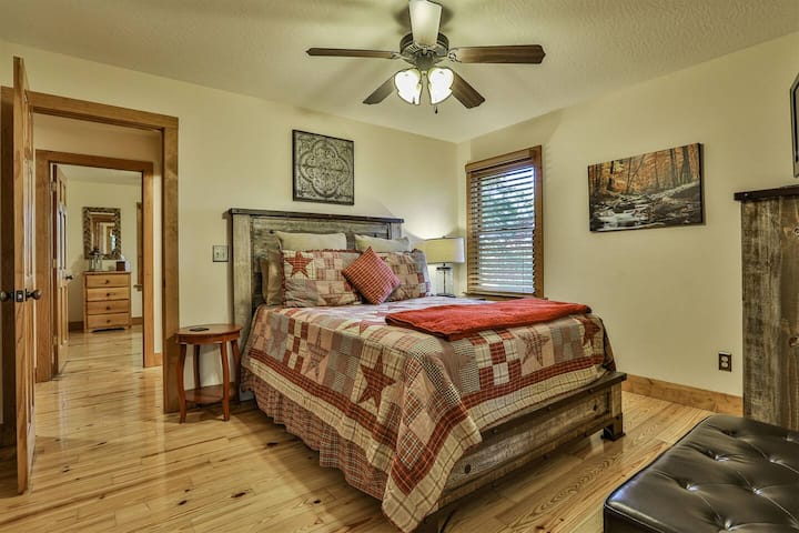 Спална соба со брачен кревет (широк 150-179 см)