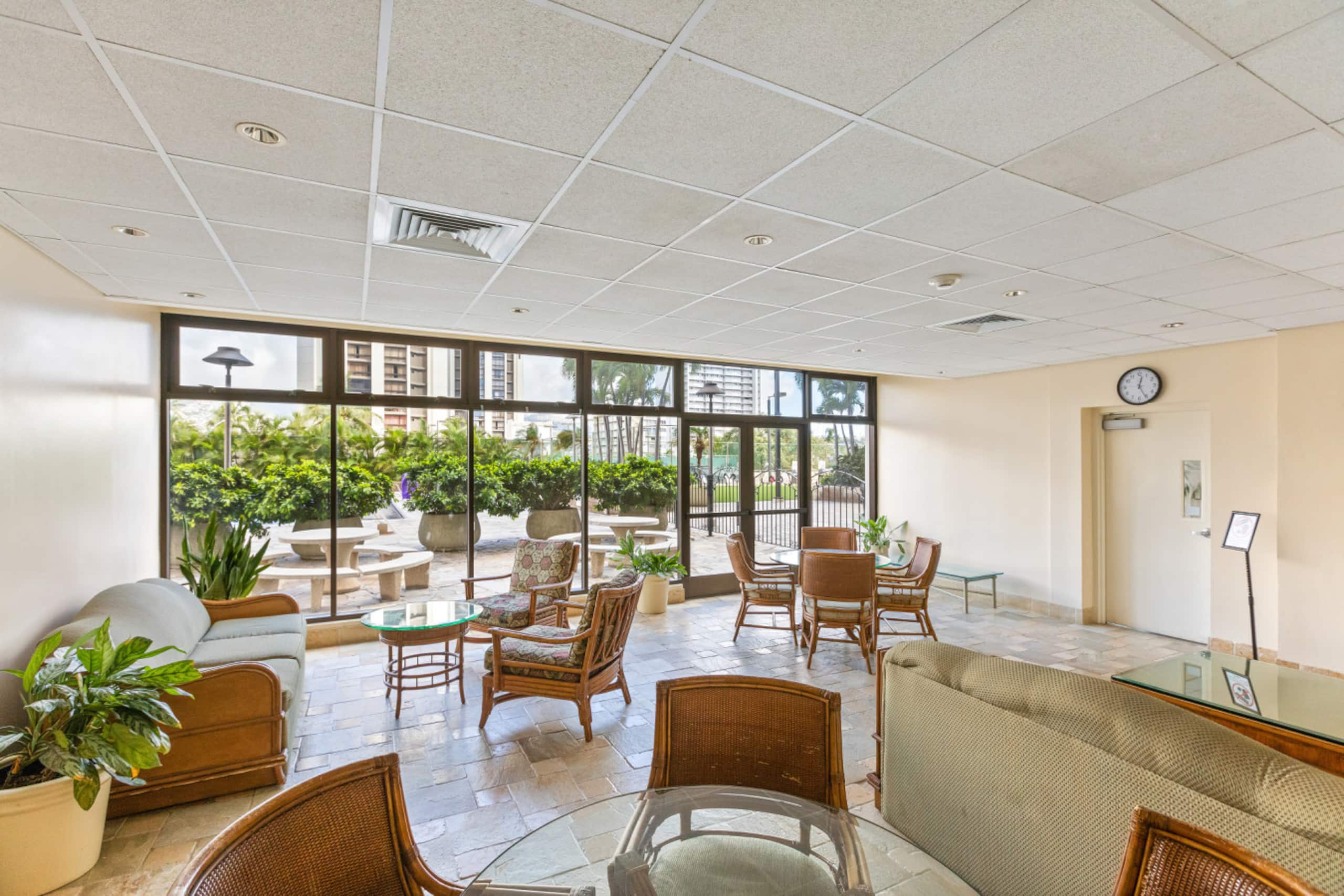Escape to the Beach in 2 blocks - Image 9