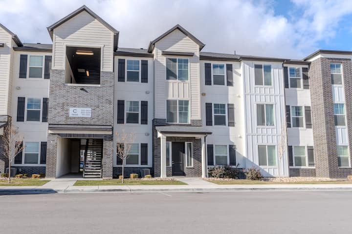 Spacious 3bd Condo Next To Children's Hospital - Lehi