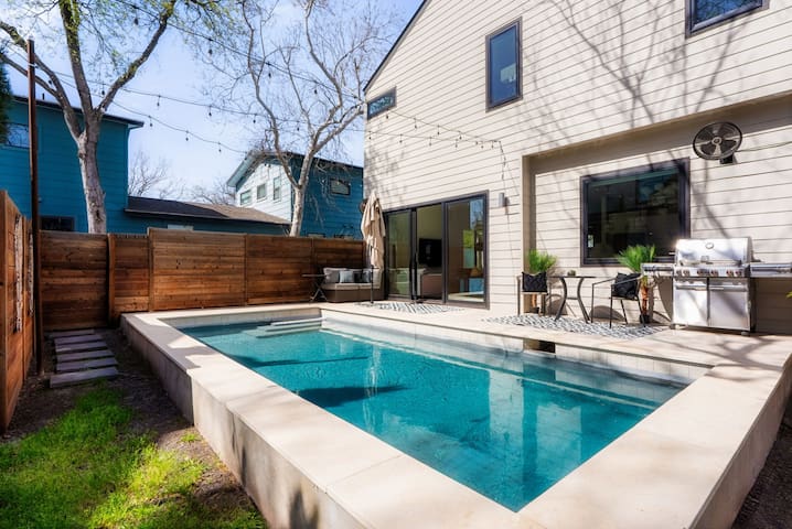 Central Austin Oasis with Pool | Sleeps 9