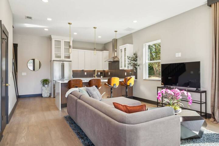 Double the fun! Sleeps 24! gallery image 4