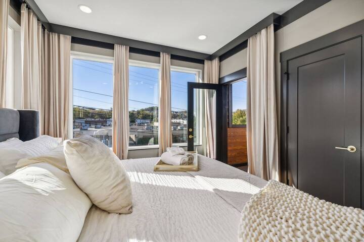 Double the fun! Sleeps 24! gallery image 2