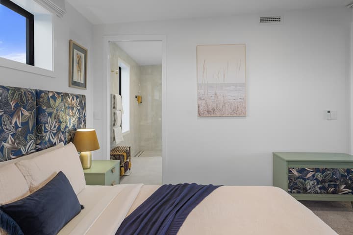 Glavna spavaća soba s pogledom na kupaonicu