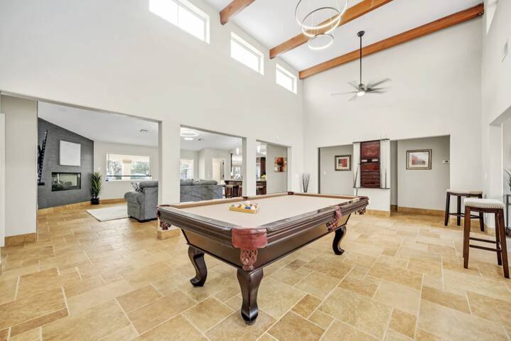 Luxury Las Vegas Oasis with Pool and Hot Tub gallery image 4