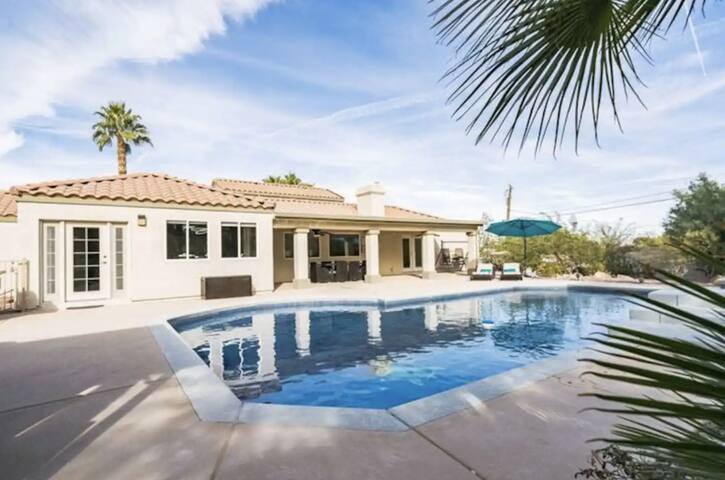 Luxury Las Vegas Oasis with Pool and Hot Tub gallery image 2