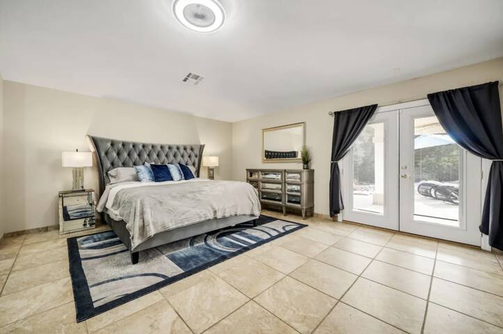 Luxury Las Vegas Oasis with Pool and Hot Tub gallery image 3