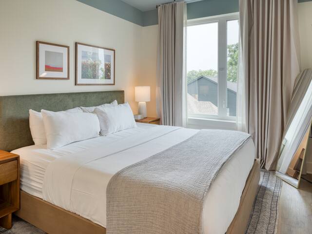 12South 4BDR Suite w/ Balcony | The Gilmore Hotel gallery image 4