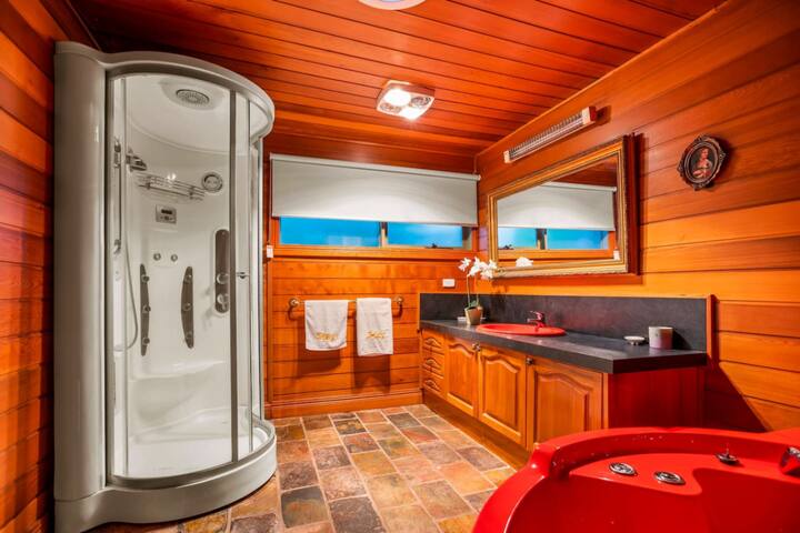 StayAU The Homestead Serene 4BR Nature Retreat gallery image 3