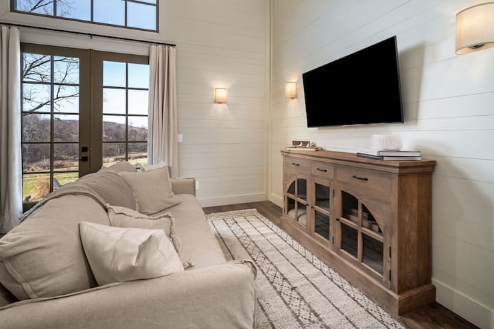 Magnolia Meadows Cottage - McMinnville, TN