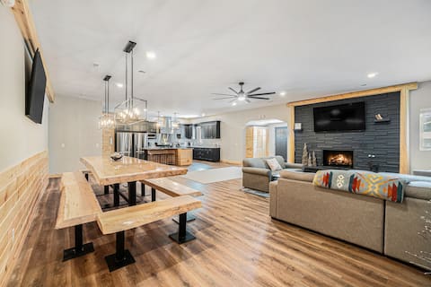 Bowling Alley! Expansive Group Getaway in Lewiston