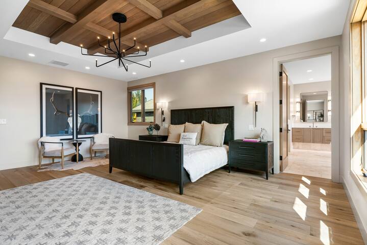 Pilot’s Dream | Hot Tub, Game Room & Hangar