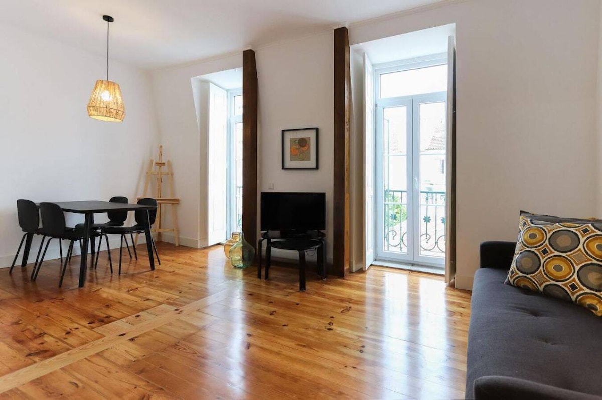 PT: Útulná izba s rozkladacou pohovkou a prirodzeným svetlom

SK: Útulná obývacia izba s rozkladacou pohovkou a prirodzeným svetlom