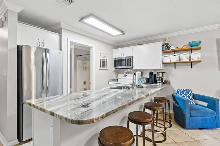 Free Beach Service~5 Mins To Beach~pool!~hot Tub! - Miramar Beach, FL