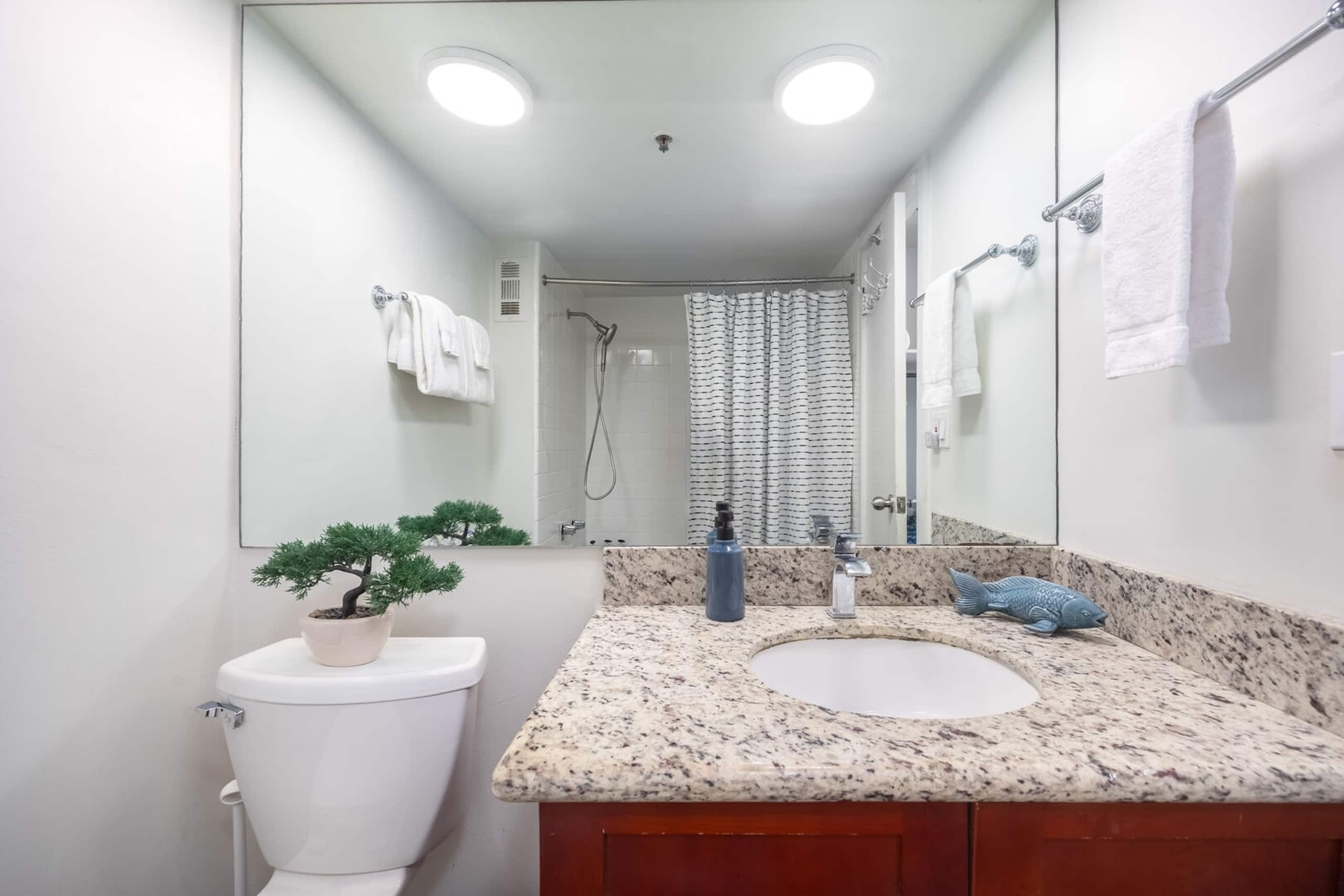 Condo in Honolulu · ★4.73 · 1 bedroom · 1 bed · 1 private bath - Image 18