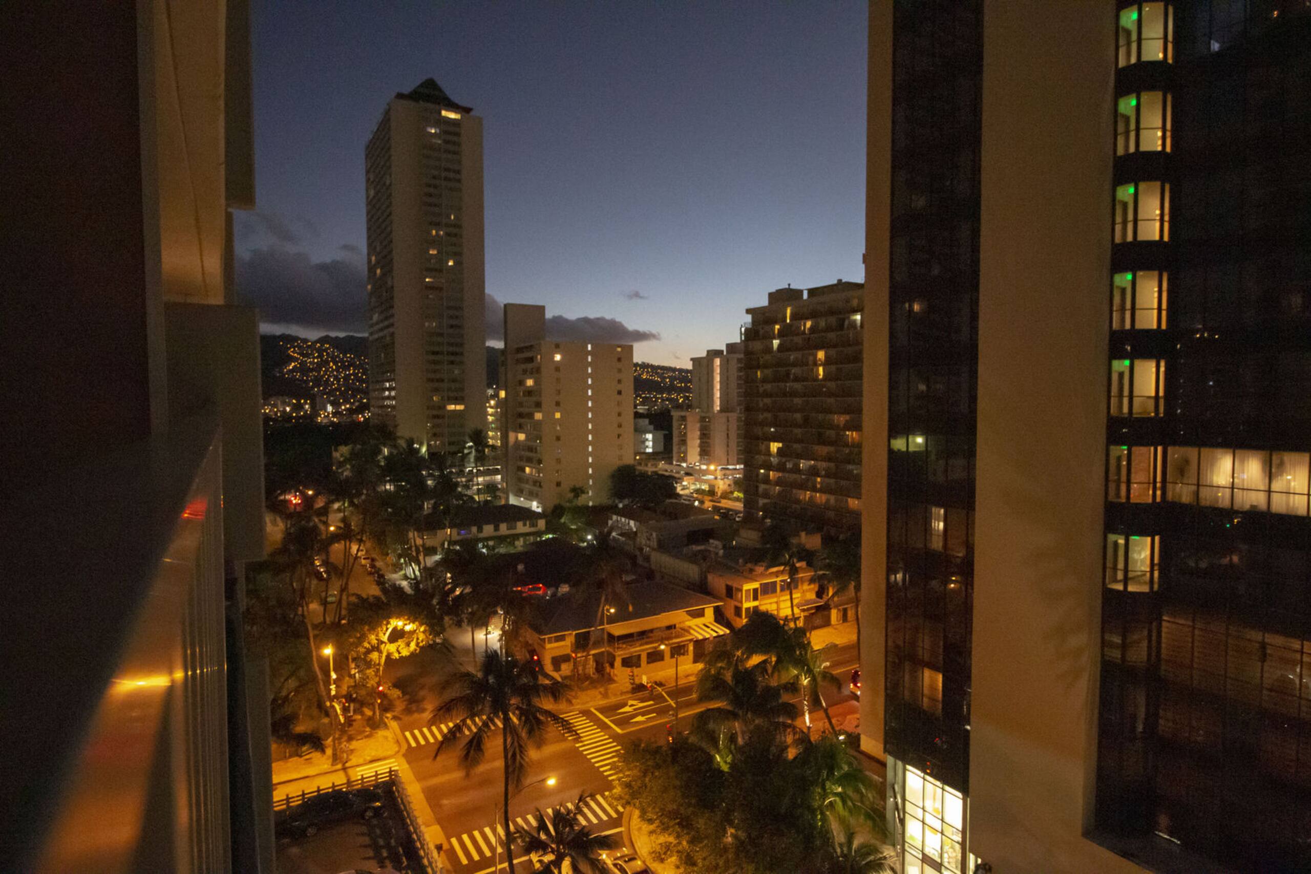 Condo in Honolulu · ★4.73 · 1 bedroom · 1 bed · 1 private bath - Image 32