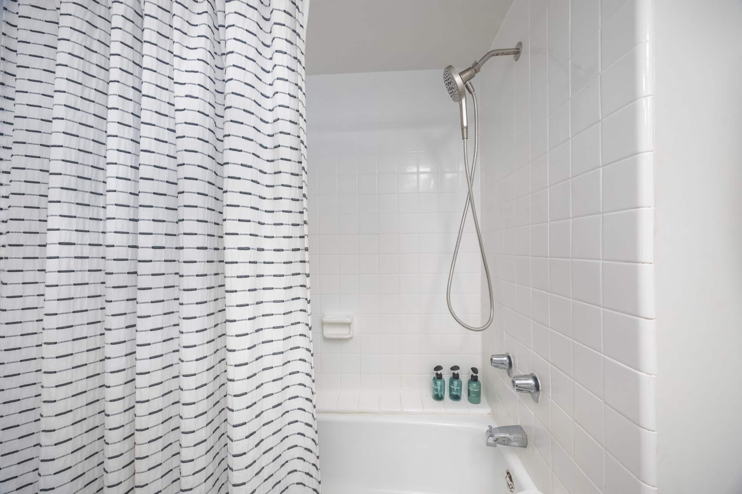 Condo in Honolulu · ★4.73 · 1 bedroom · 1 bed · 1 private bath - Image 17