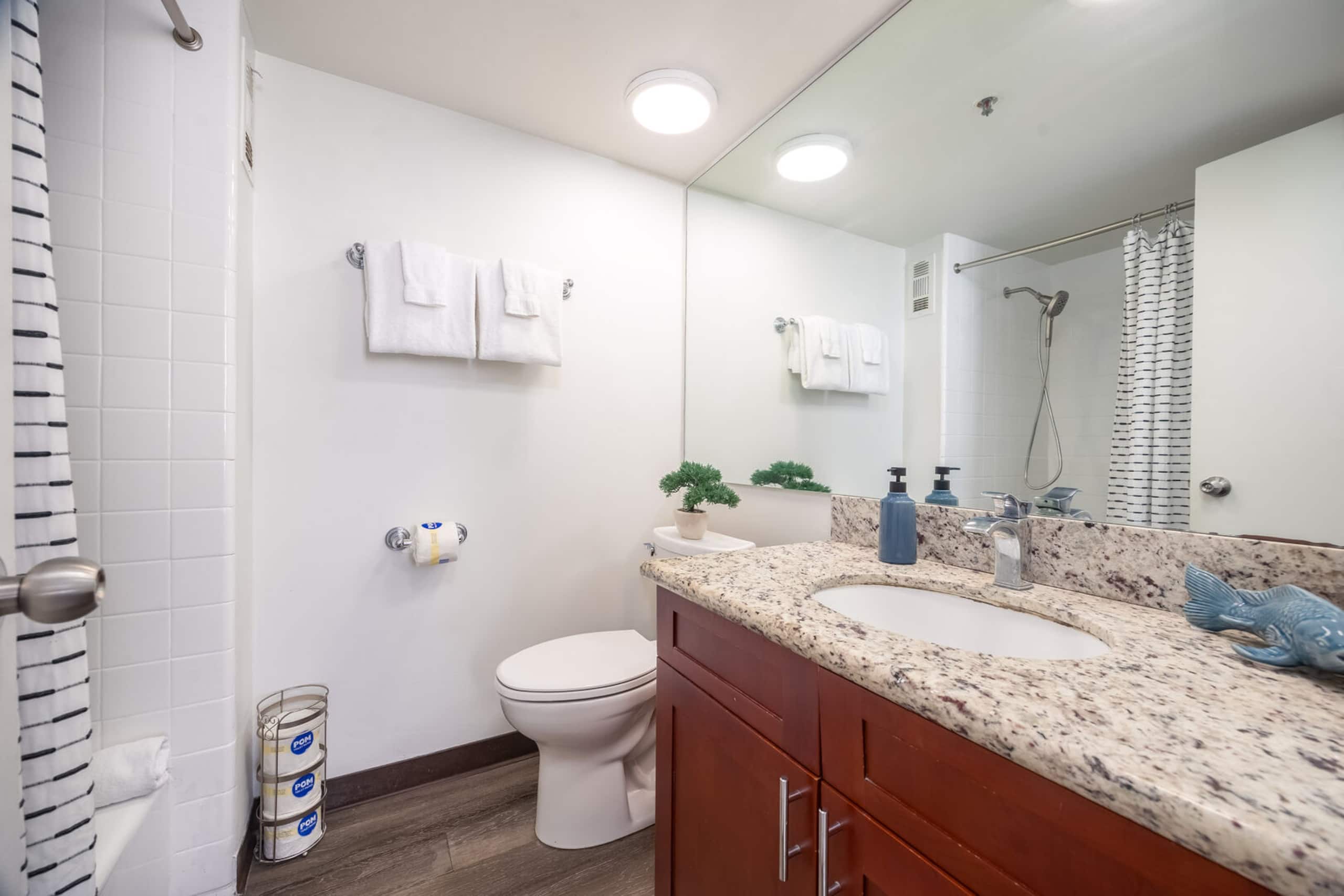 Condo in Honolulu · ★4.73 · 1 bedroom · 1 bed · 1 private bath - Image 16