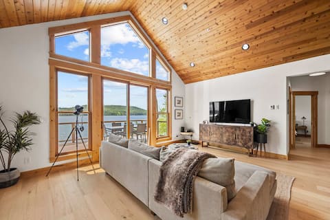 Moonrise Trail Lodge | Waterfront home with dock