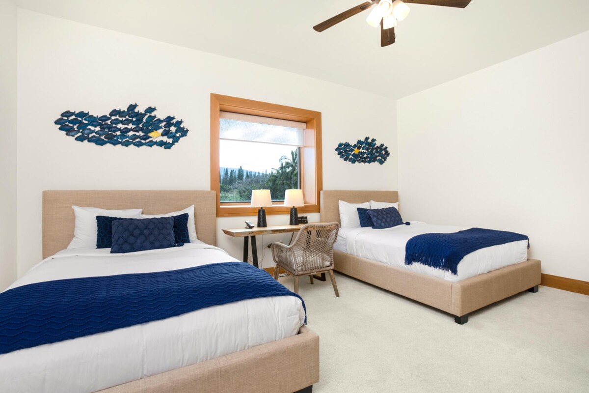 Las líneas limpias y las texturas en capas le dan a este espacio armonía visual y un aire inconfundible de elegancia costera.