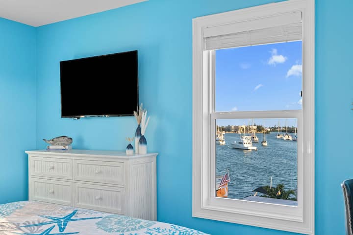 Wake up to breathtaking views and seaside serenity in this charming room!