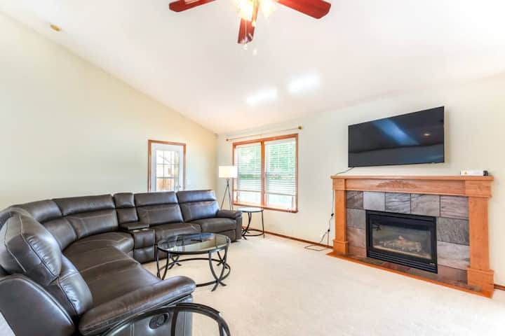 Huge Home By The River W/ Game Room - Post Falls, ID