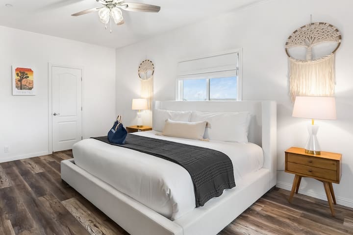 غرفة النوم الرئيسية.