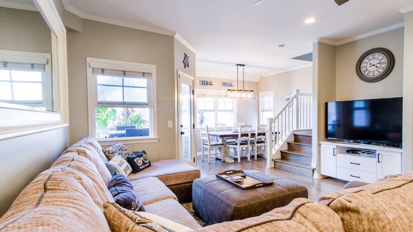 NEW Dream 3 Story House w/ Ocean & Bay Views gallery image 3