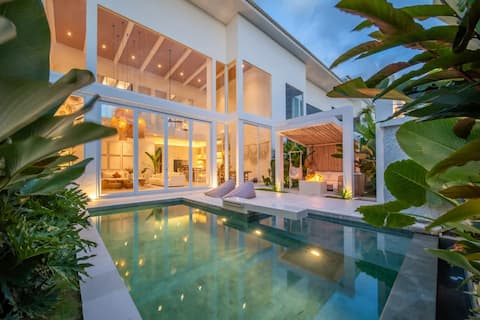 Luxury Twin Villa 6BR with 2 Pools near La Brisa