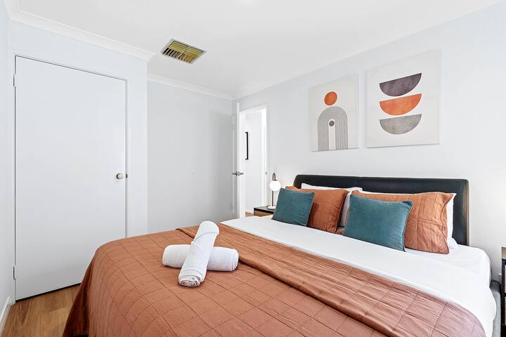 Mid Century Magic in Ardross gallery image 4