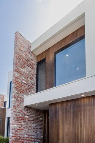 The Avenue- Beach, Luxury, Garage, A/C, Fireplace