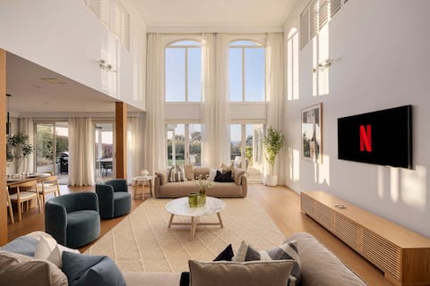 Mount Martha Manor Indoor Pool & Ocean Views
